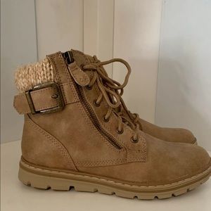 BRAND NEW! Cliffs lace up ankle boots